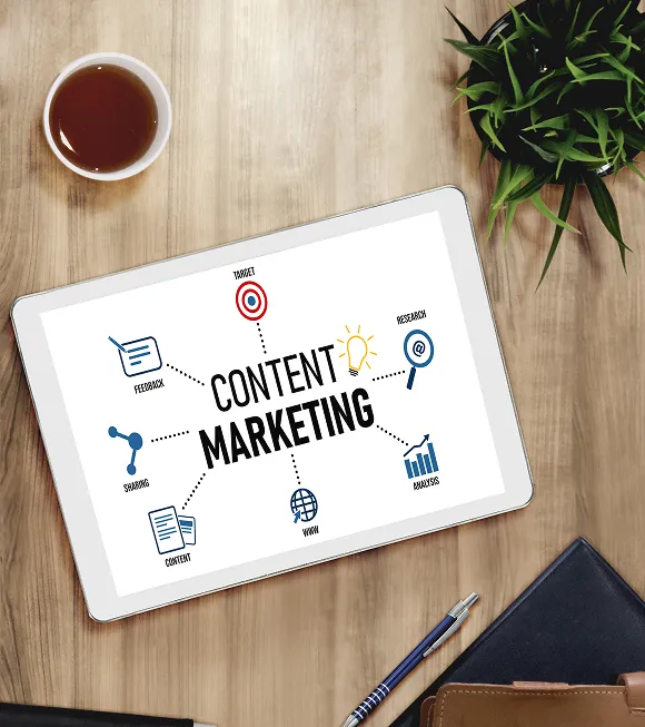 Visual guide on developing a content marketing strategy with steps and tips for effective implementation.